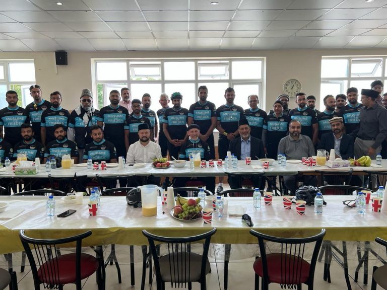 Welcoming German Ahmadi Muslim Cyclists at Baitul Futuh Mosque – Jalsa Salana UK 2022